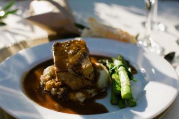 Braised Short Ribs with Mashed Potatoes and Asparagus